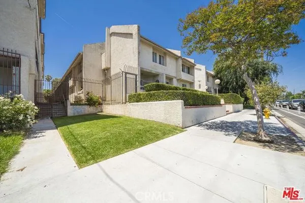 $375,000 | 7641 Reseda Boulevard, Unit 87, Reseda, CA 91335