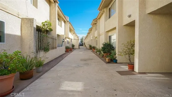 $375,000 | 7641 Reseda Boulevard, Unit 87, Reseda, CA 91335