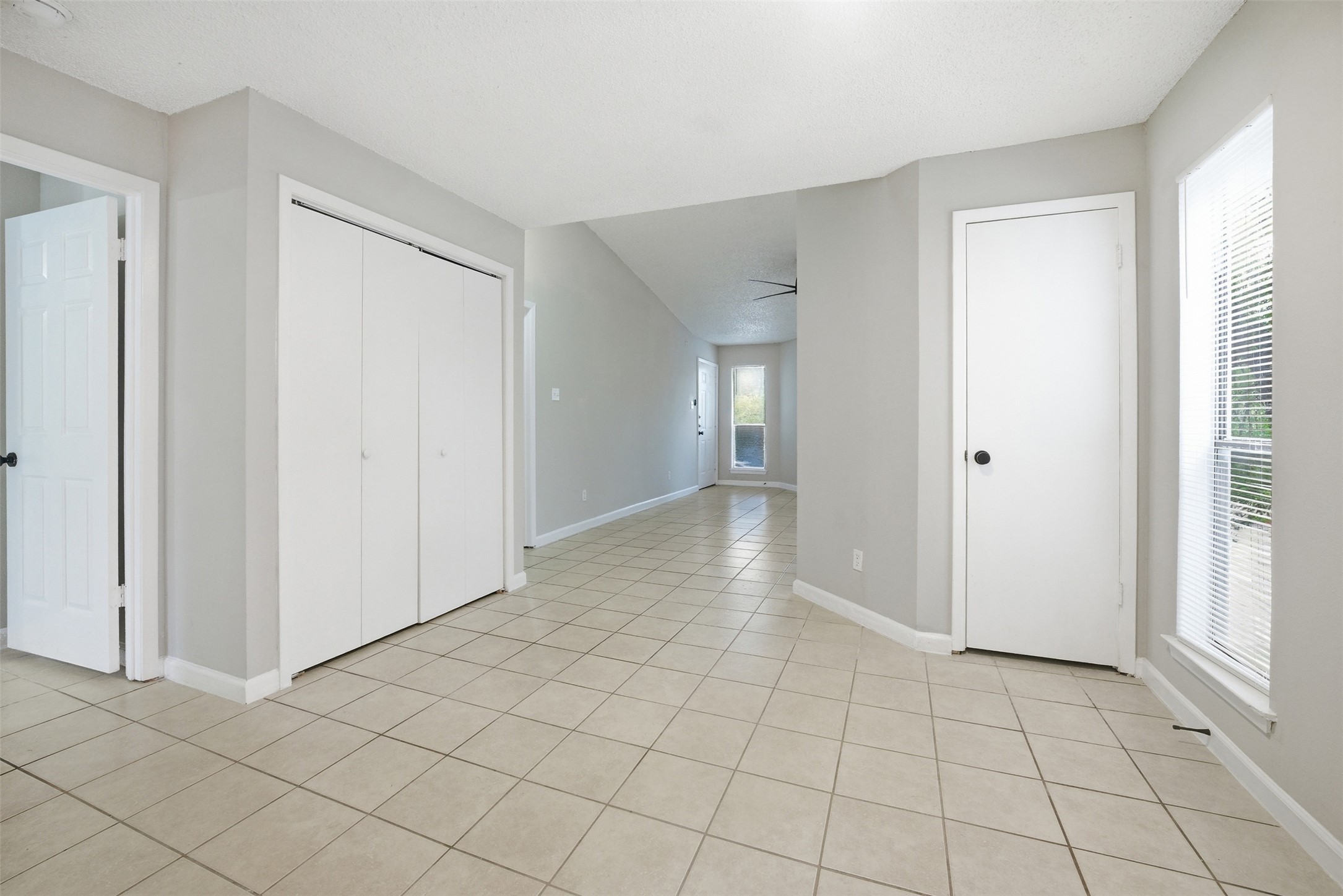 2009 West West Loop, Unit D Austin, TX 78758 - Photo 4 of 11