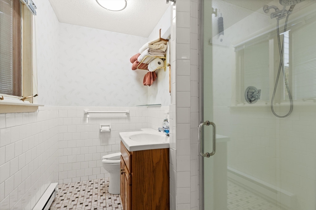 109 Riverview Road Gloucester, MA 01930 - Photo 29 of 42 a bathroom with a shower