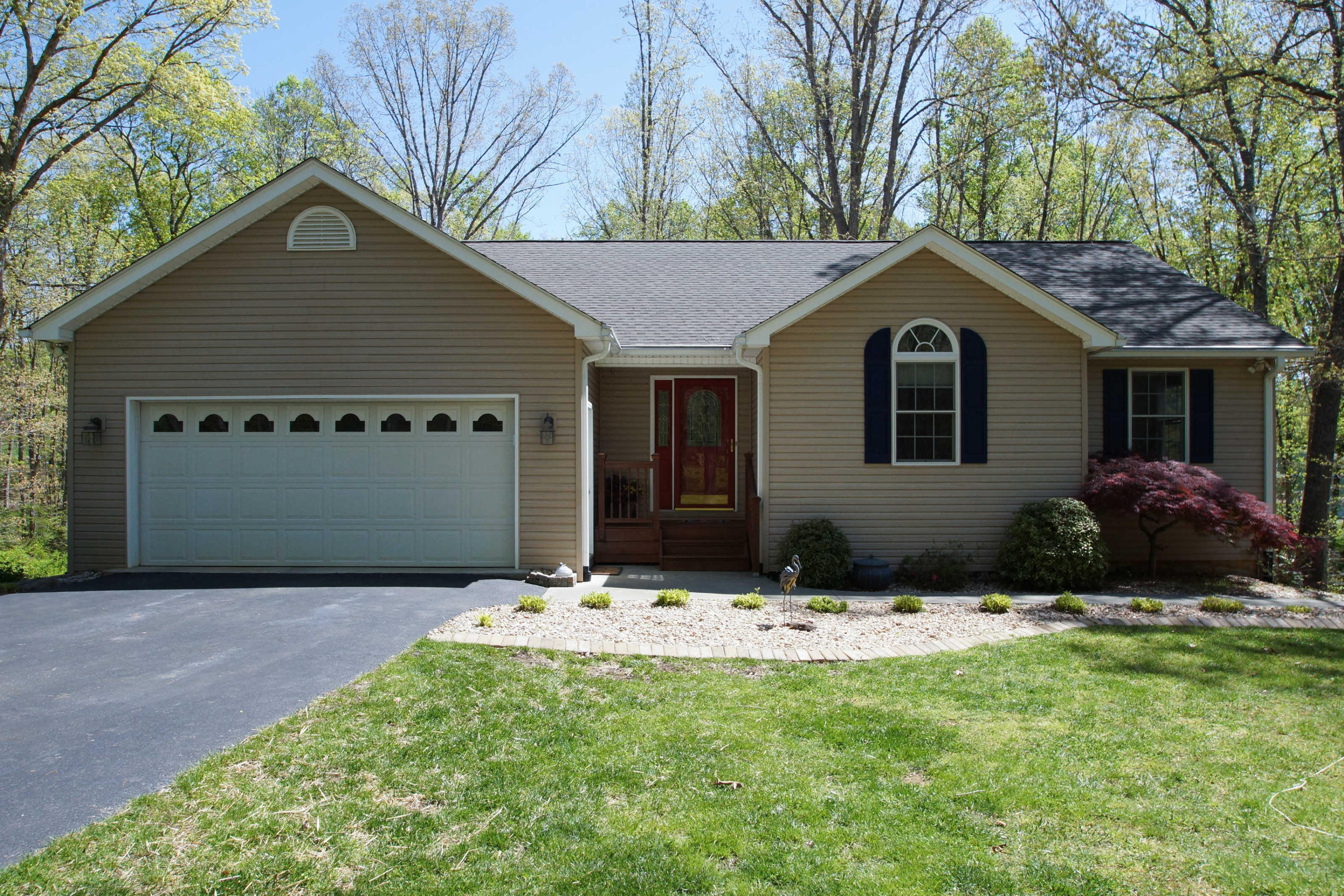 445 Periwinkle Road Moneta, VA 24121 - Photo 2 of 46 dsc03700