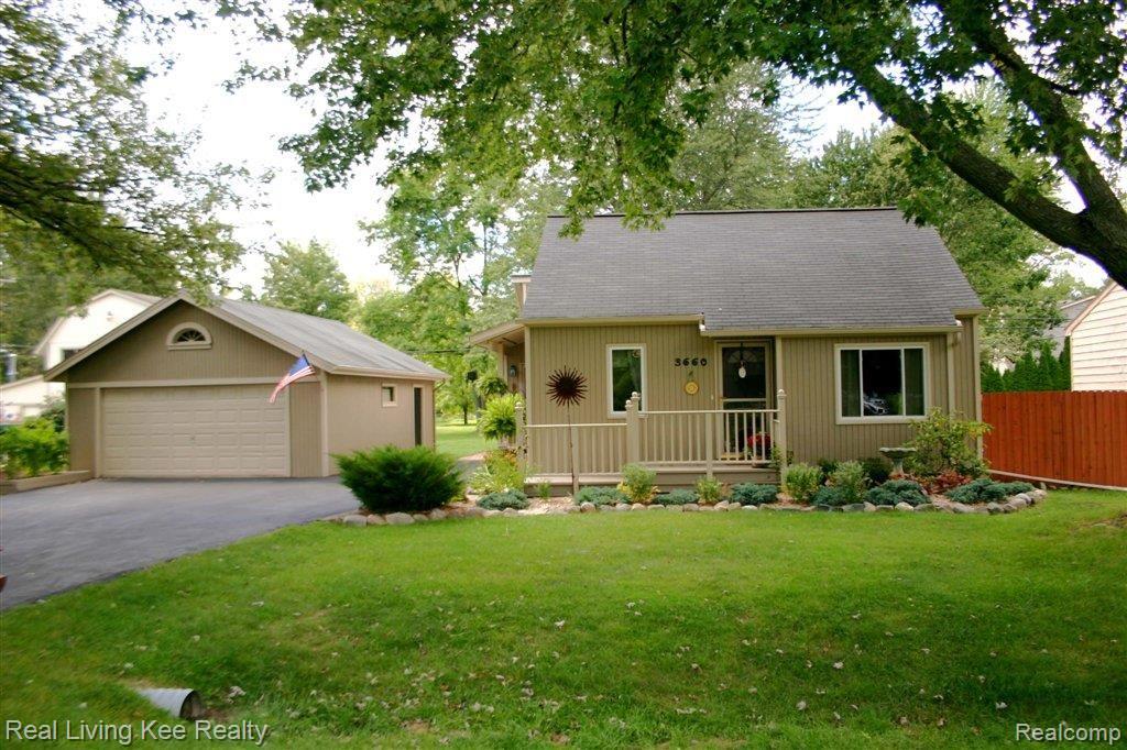 3660 Alida Avenue Rochester, MI 48309 - Photo 17 of 24 Front with garage.jpg