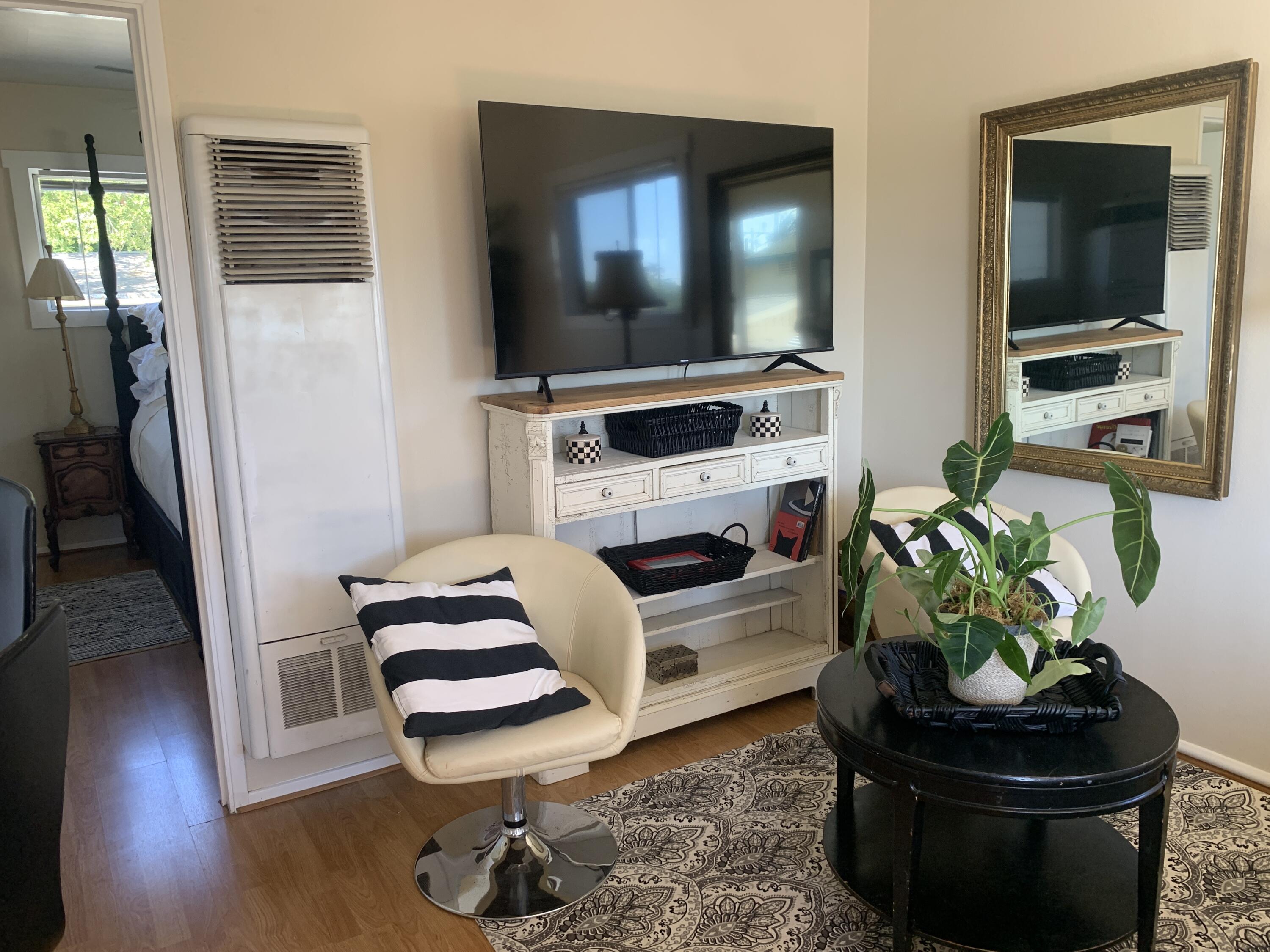 2528 De La Vina Street Santa Barbara, CA 93105 - Photo 22 of 32 a living room with furniture and a flat screen tv