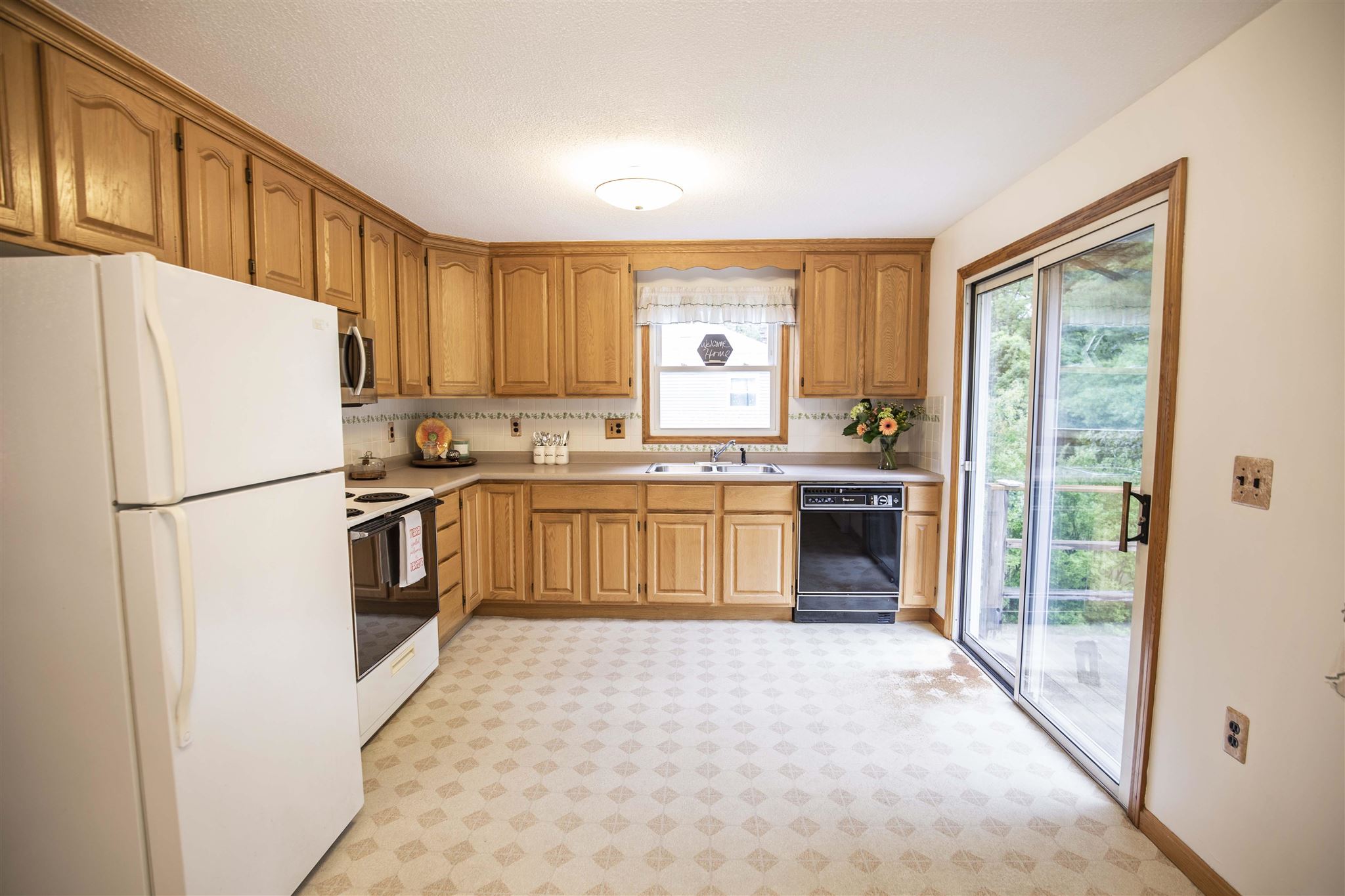 9 Mulberry Road Salem, NH 03079 - Photo 4 of 29 Gallery Image 4