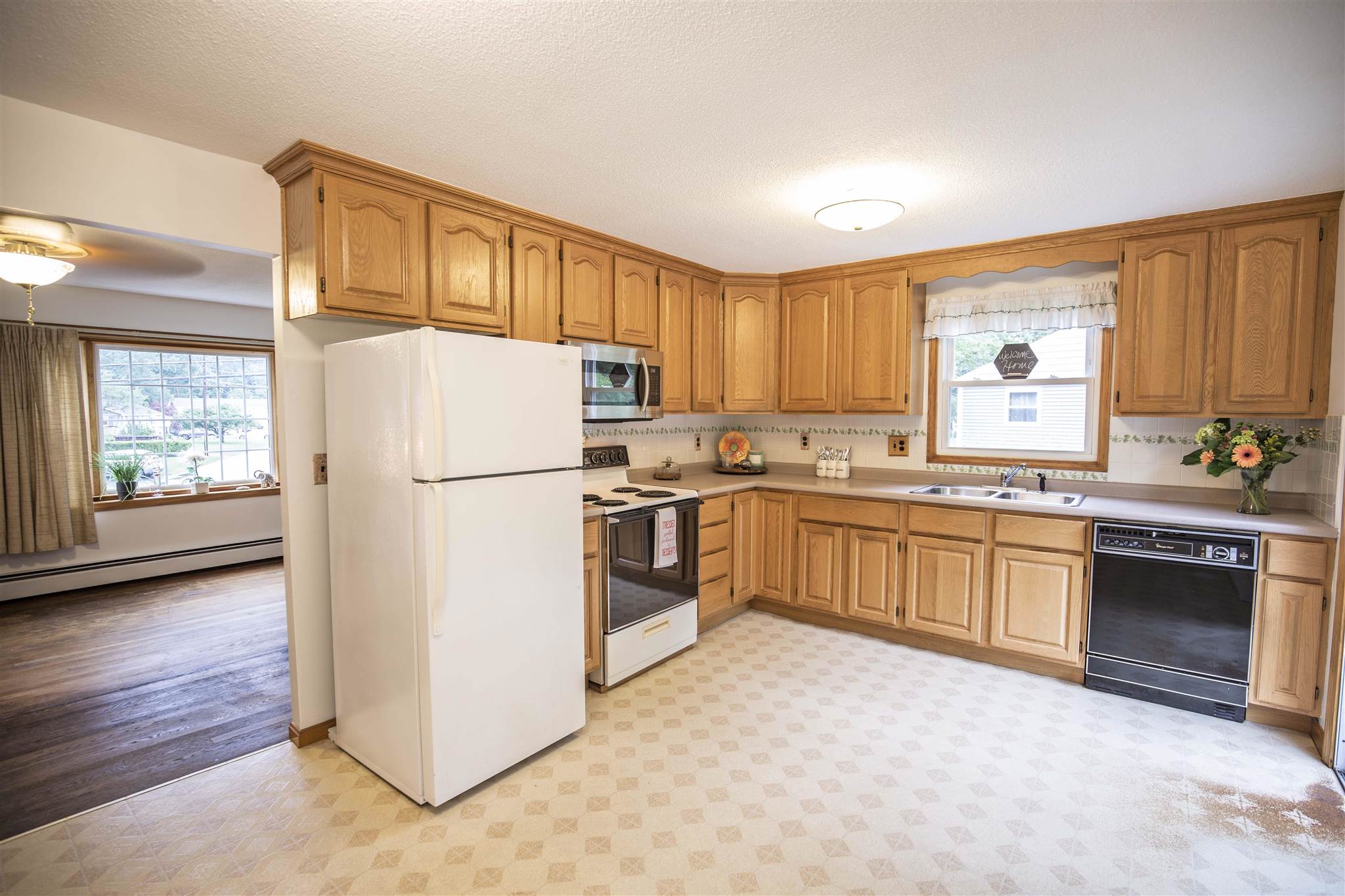 9 Mulberry Road Salem, NH 03079 - Photo 6 of 29 Gallery Image 6