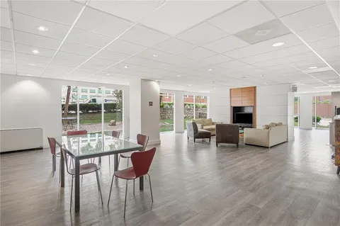 $145,000 | 600 East 8th Street, Unit 2K, Kansas City, MO 64106