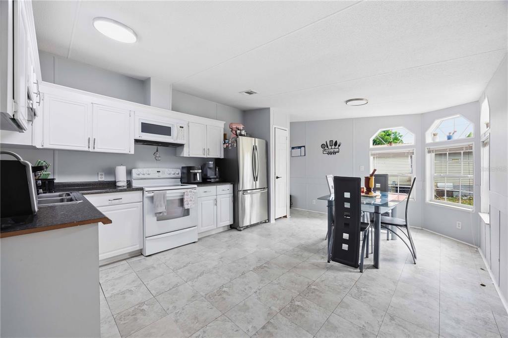 2995 Thornhill Road Winter Haven, FL 33880 - Photo 9 of 18