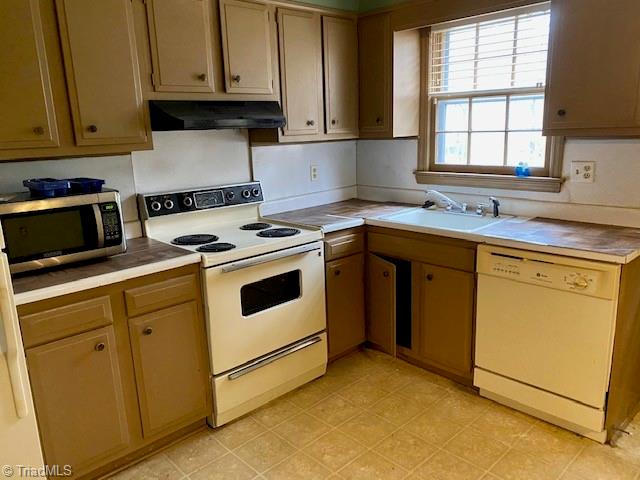 1105 Robinhood Road, Unit B High Point, NC 27262 - Photo 3 of 8 Gallery Image 3
