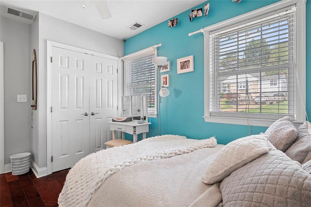 39 Diebold Road McKees Rocks, PA 15136 - Photo 19 of 25 a bedroom with a bed and a window