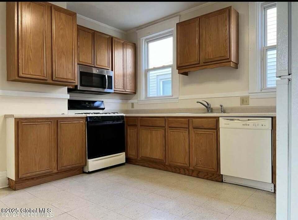 535 Hamilton Street Albany, NY 12203 - Photo 12 of 21 490339600_3107733472735930_7240295750409