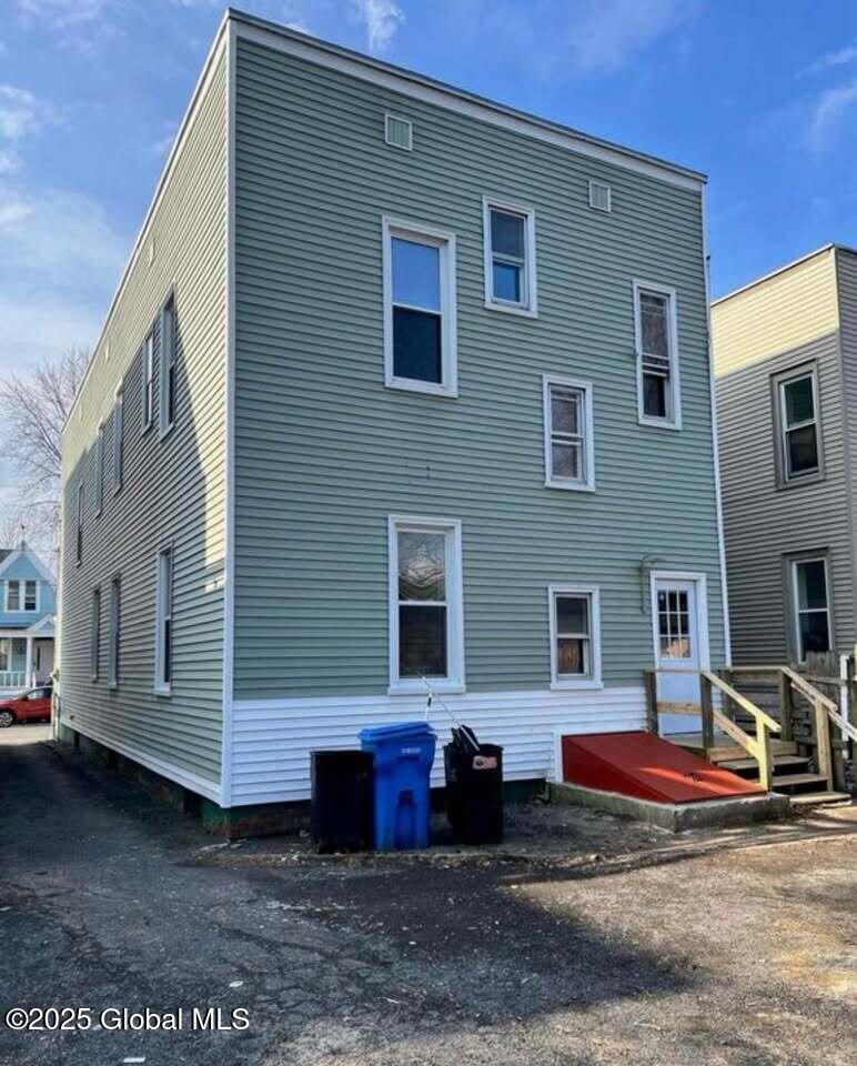 535 Hamilton Street Albany, NY 12203 - Photo 2 of 21 490353058_3107734332735844_7110321259641