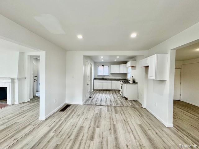 14364 Rutland Street Detroit, MI 48227 - Photo 6 of 19 IMG_1362.jpg