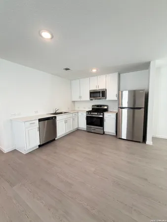 $1,500 | 3726 Glade Creek, San Antonio, TX 78245