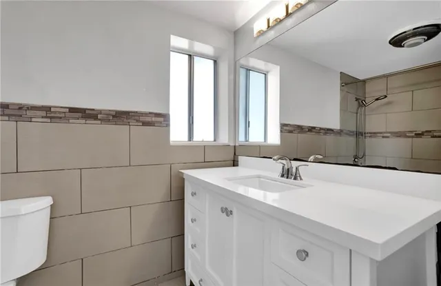 $3,400 | 1635 East Ocean Boulevard, Unit 4F, Long Beach, CA 90802