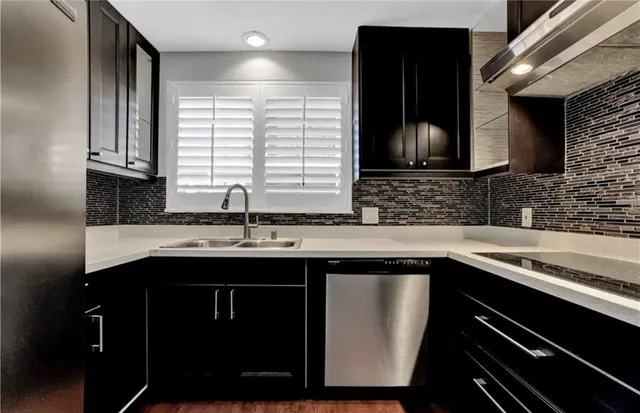 $3,400 | 1635 East Ocean Boulevard, Unit 4F, Long Beach, CA 90802