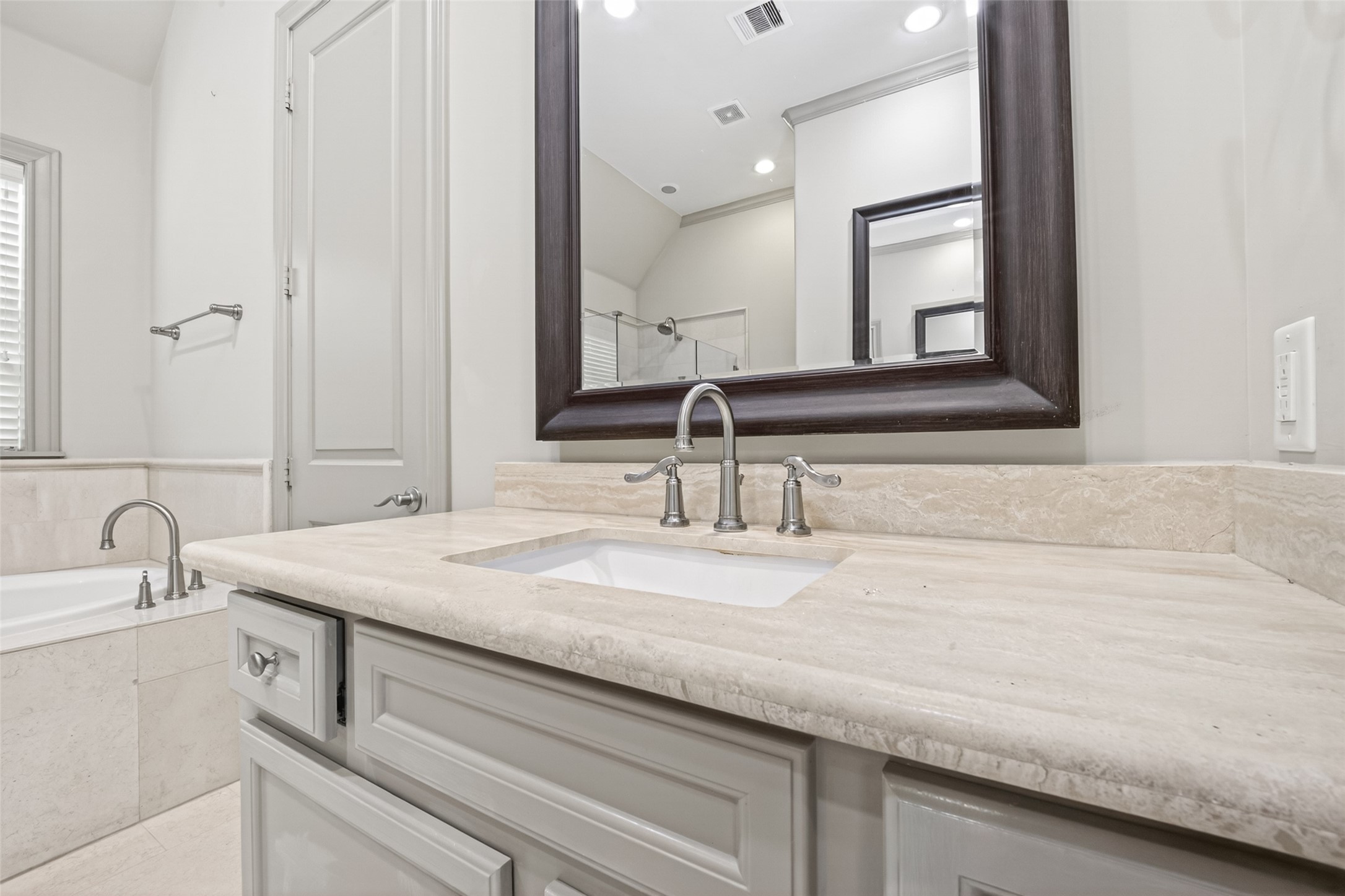 308 West Bell Street Houston, TX 77019 - Photo 49 of 50