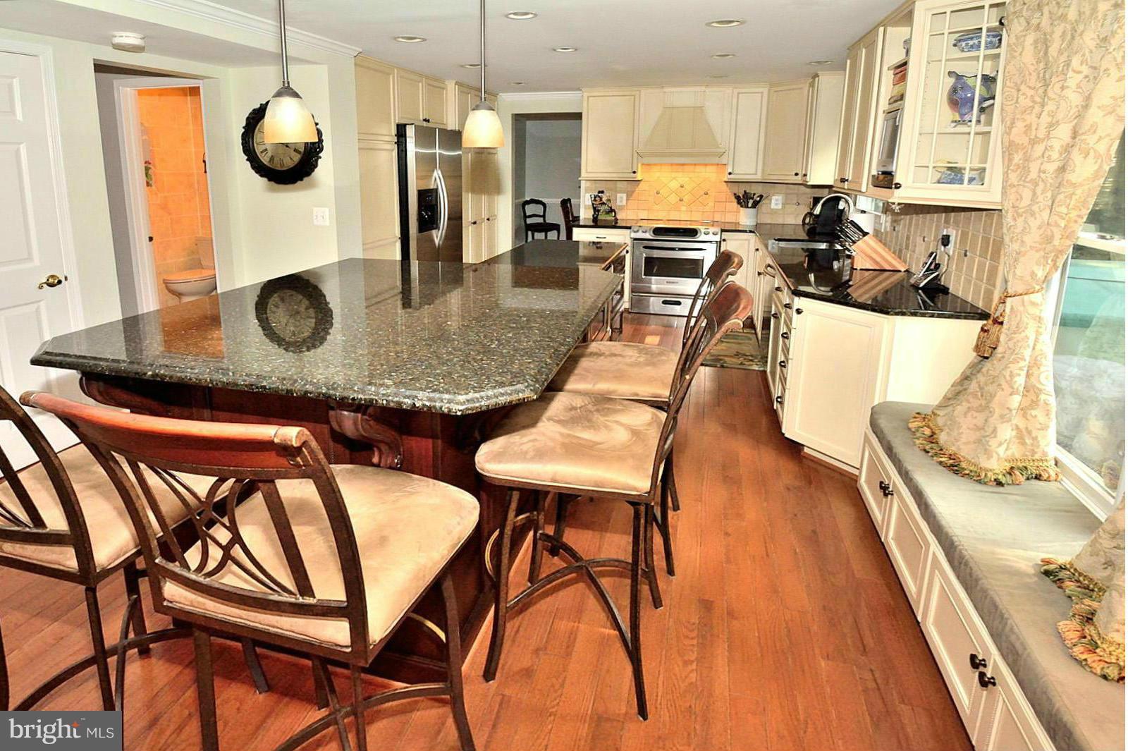 1394 Concord Point Lane Reston, VA 20194 - Photo 3 of 30 Versatile eating area in kitchen