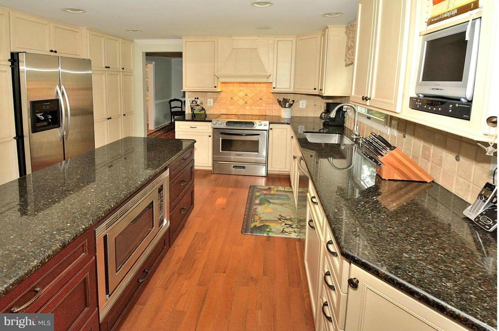 1394 Concord Point Lane Reston, VA 20194 - Photo 6 of 30 Remodeled Gourmet kitchen