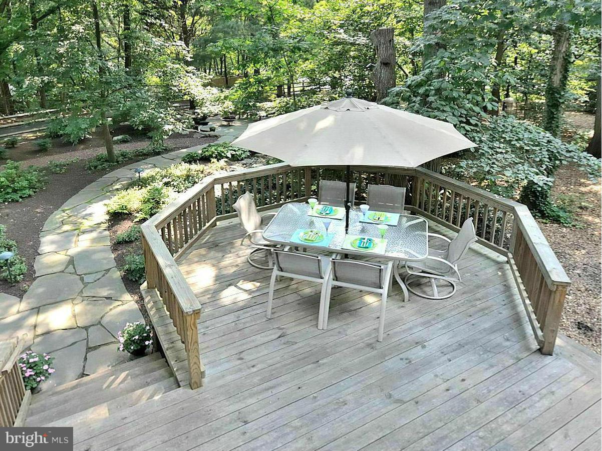 1394 Concord Point Lane Reston, VA 20194 - Photo 9 of 30 Dining Al Fresco in serene setting