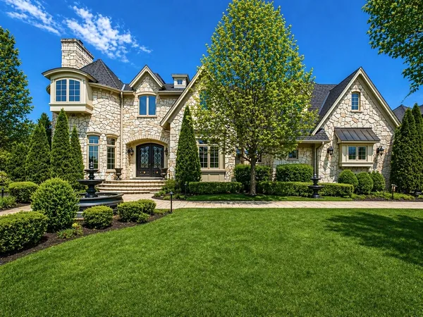 $2,595,000 | 8611 Crest Court, Burr Ridge, IL 60527