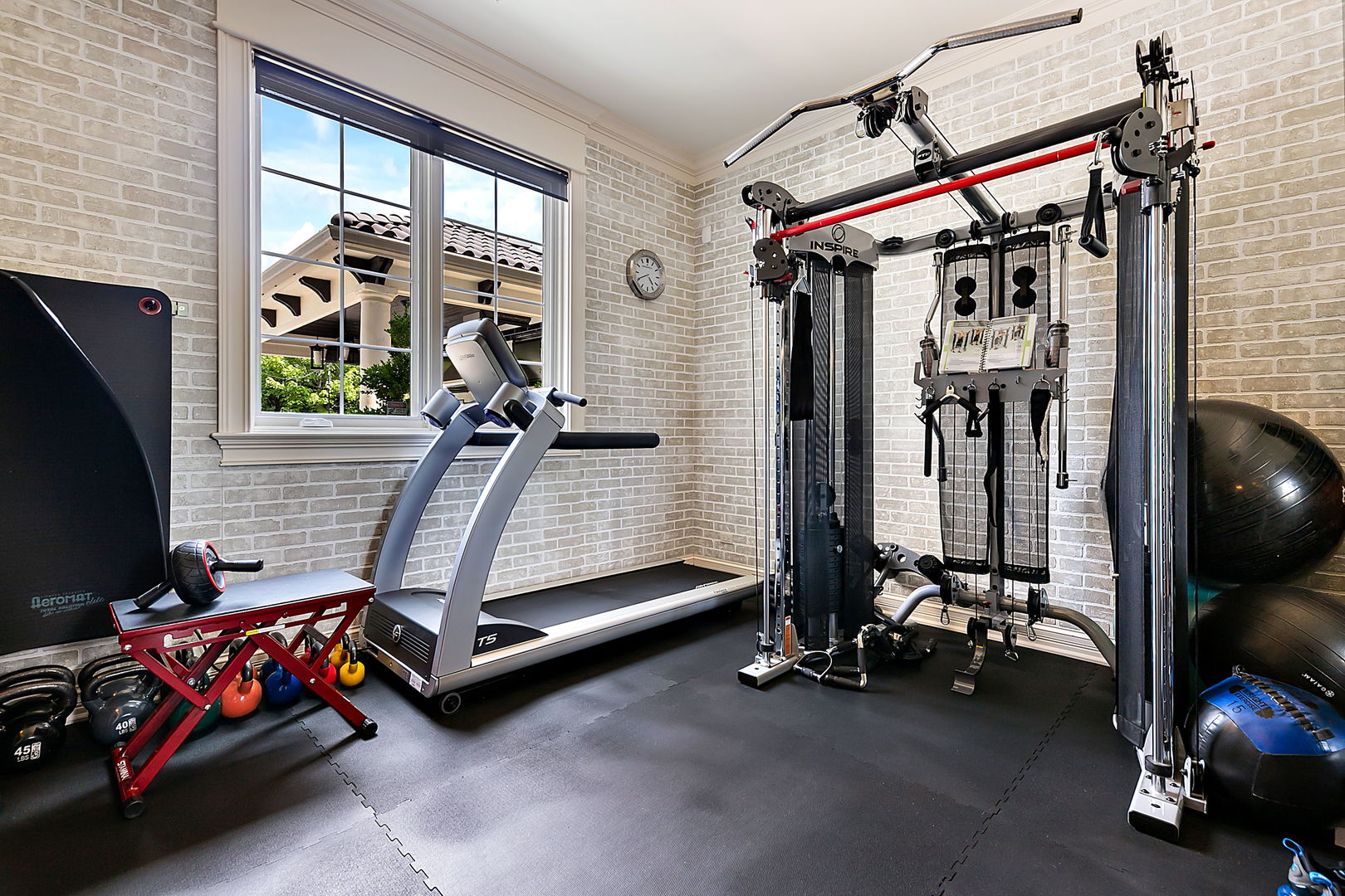 8611 Crest Court Burr Ridge, IL 60527 - Photo 33 of 58 a view of a room with gym equipment