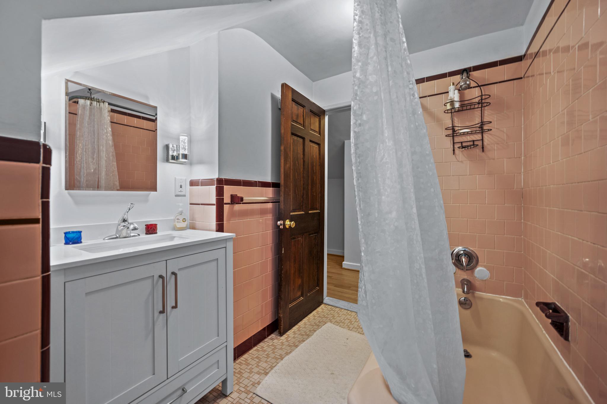 717 Hillen Road Baltimore, MD 21286 - Photo 36 of 61 Upper level full bath