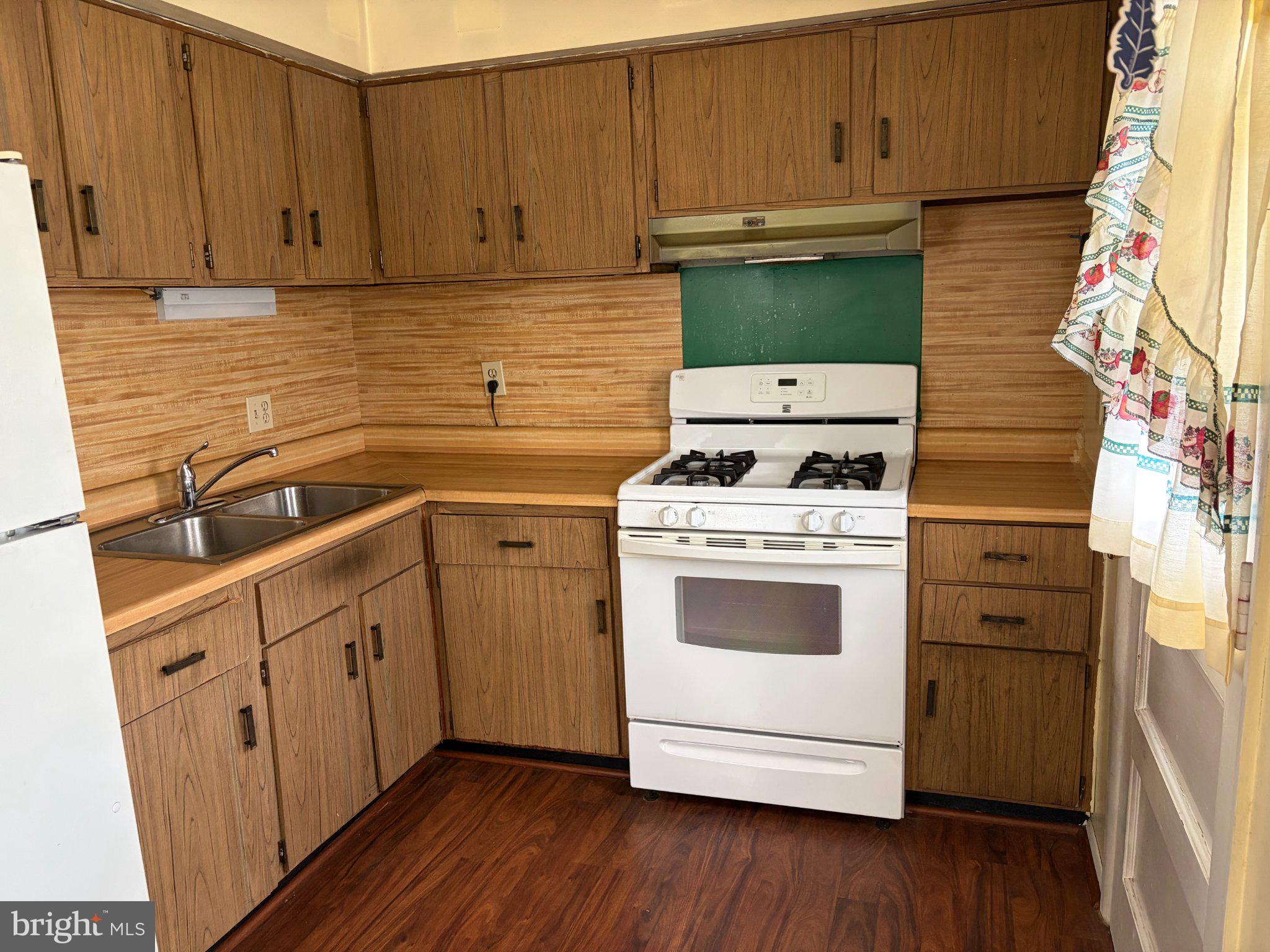 638 Kingston Road Middle River, MD 21220 - Photo 7 of 18 Cozy kitchen with vintage charm.