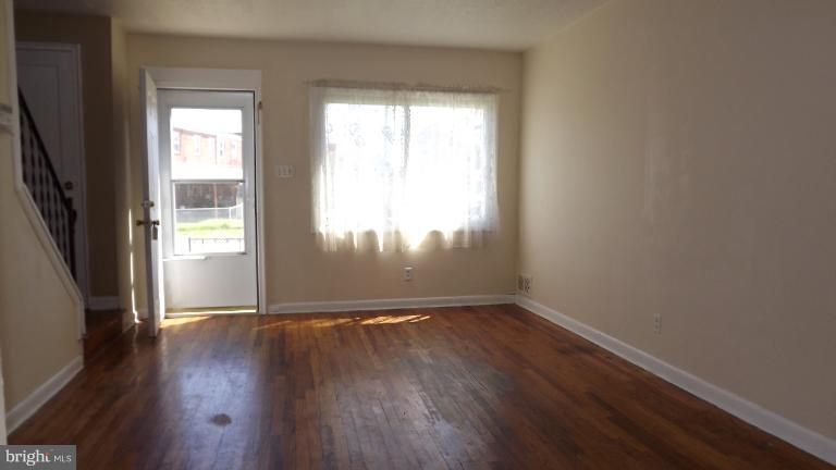 7544 Rabon Avenue Dundalk, MD 21222 - Photo 6 of 23 Living Room