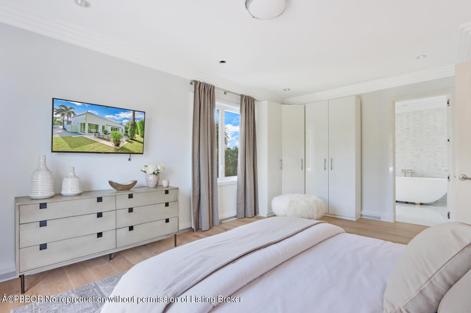 215 Indian Road Palm Beach, FL 33480 - Photo 20 of 31 a bedroom with a bed and wooden floor