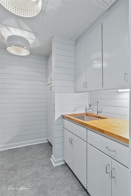 300 Pierremont Road, Unit 18 Shreveport, LA 71106 - Photo 18 of 40 a bathroom with a sink and a mirror