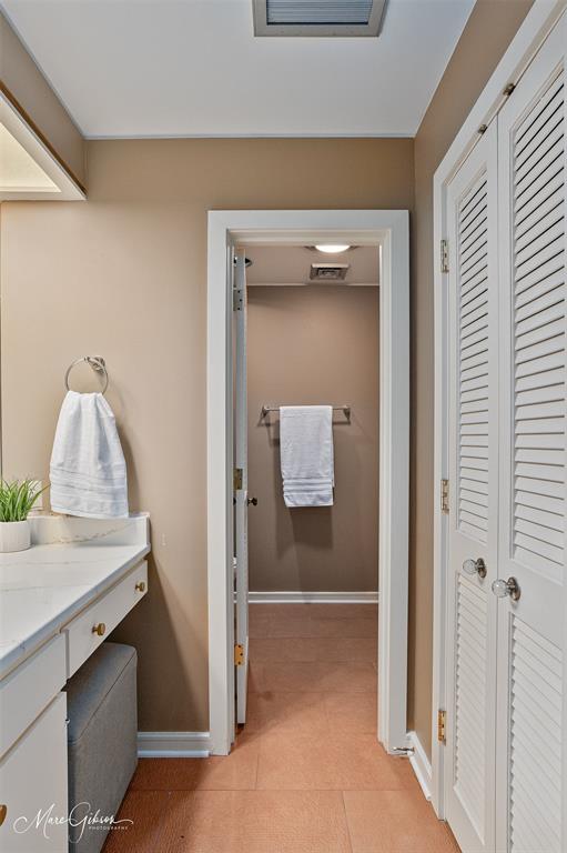 300 Pierremont Road, Unit 18 Shreveport, LA 71106 - Photo 24 of 40 a view of walk in closet