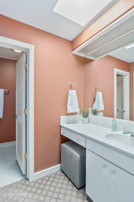 300 Pierremont Road, Unit 18 Shreveport, LA 71106 - Photo 28 of 40 a room with a sink and a mirror