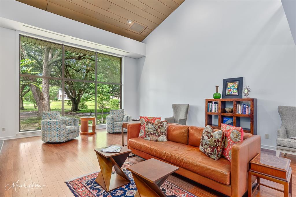 300 Pierremont Road, Unit 18 Shreveport, LA 71106 - Photo 4 of 40 a living room with furniture and a large window