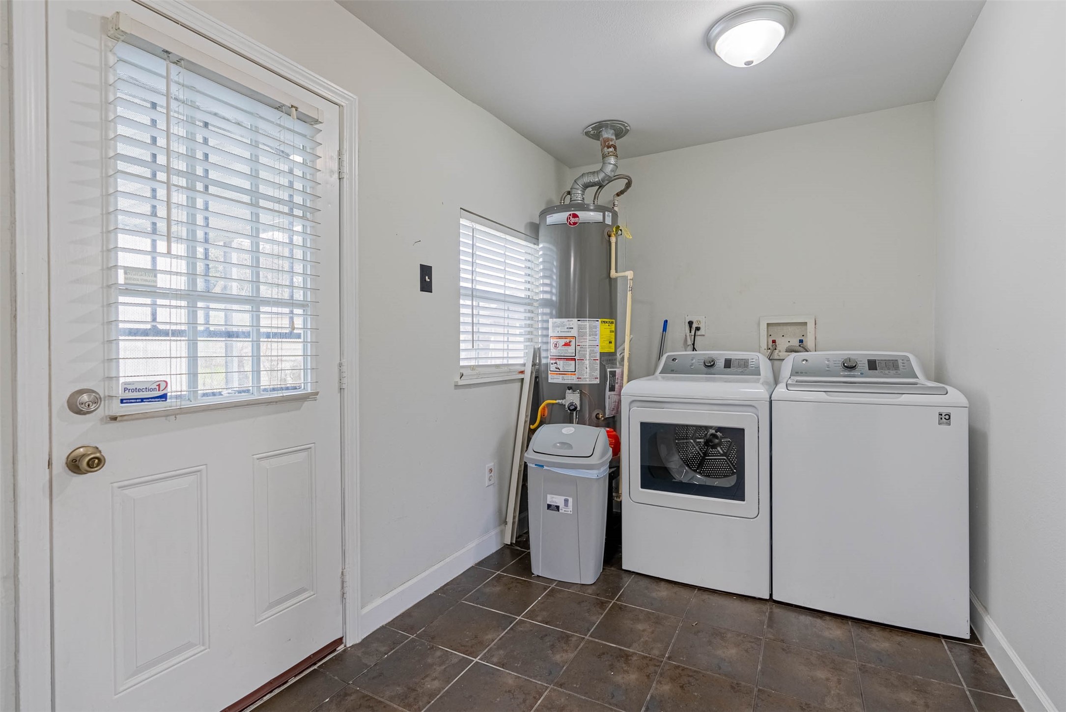 3910 Luca Street Houston, TX 77021 - Photo 13 of 29 a utility room with dryer and washer