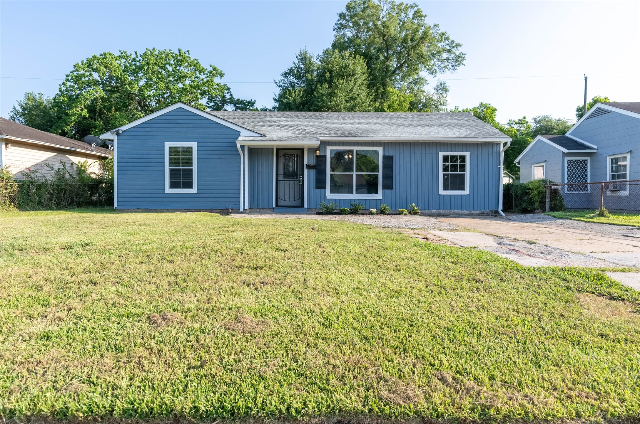 3910 Luca Street Houston, TX 77021 - Photo 27 of 29 a front view of a house with a yard