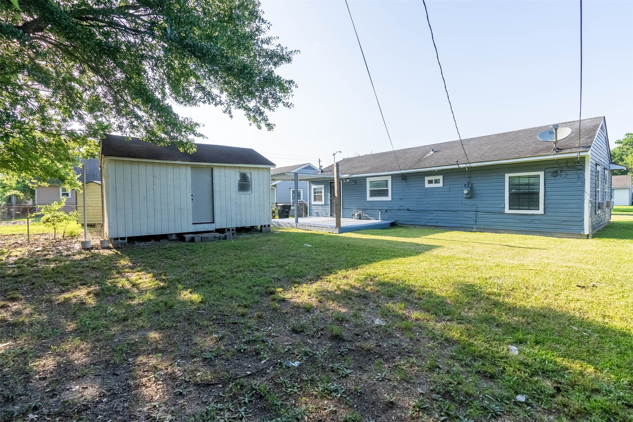 3910 Luca Street Houston, TX 77021 - Photo 29 of 29 a view of house with backyard and tub