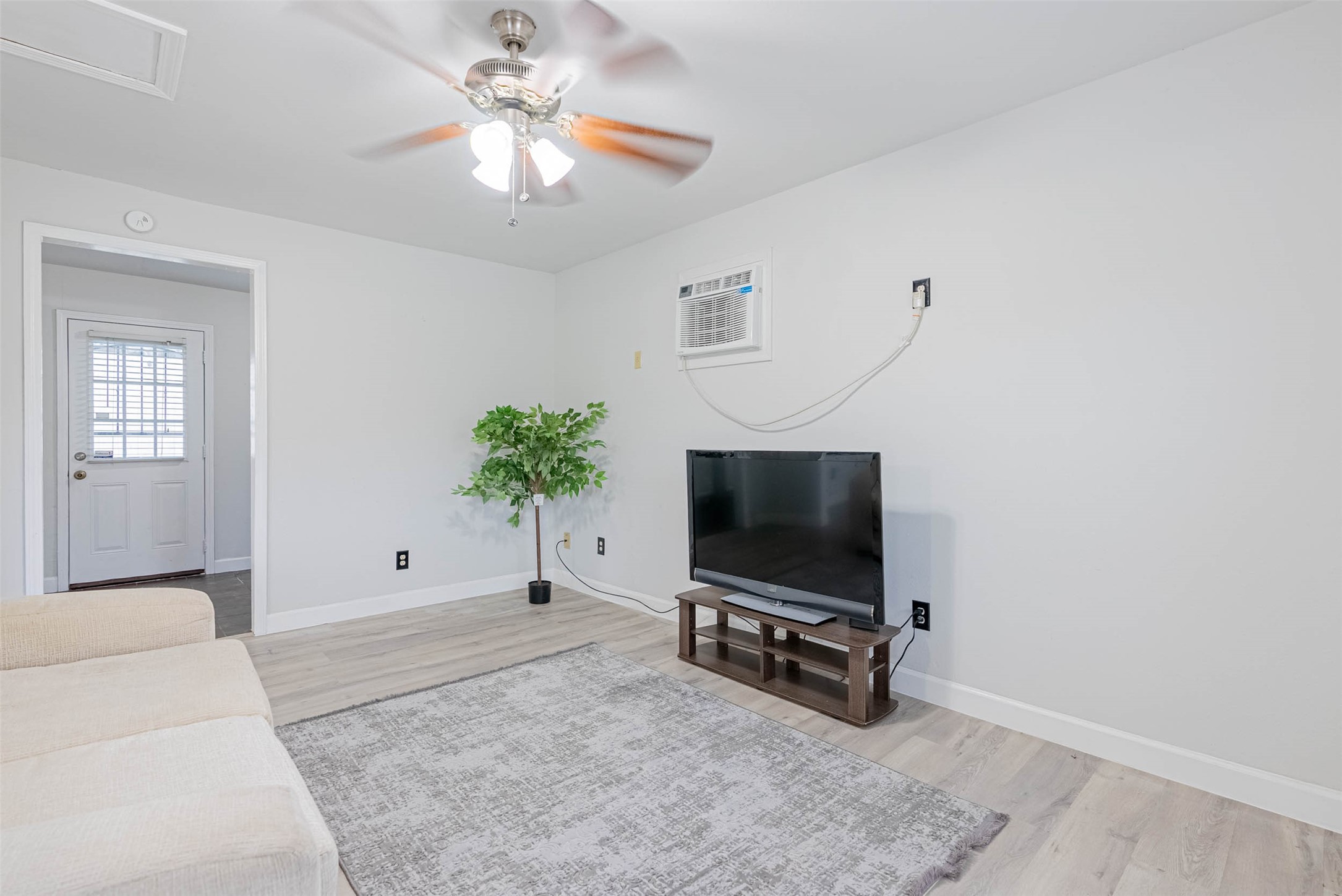 3910 Luca Street Houston, TX 77021 - Photo 6 of 29 a living room with furniture and a flat screen tv