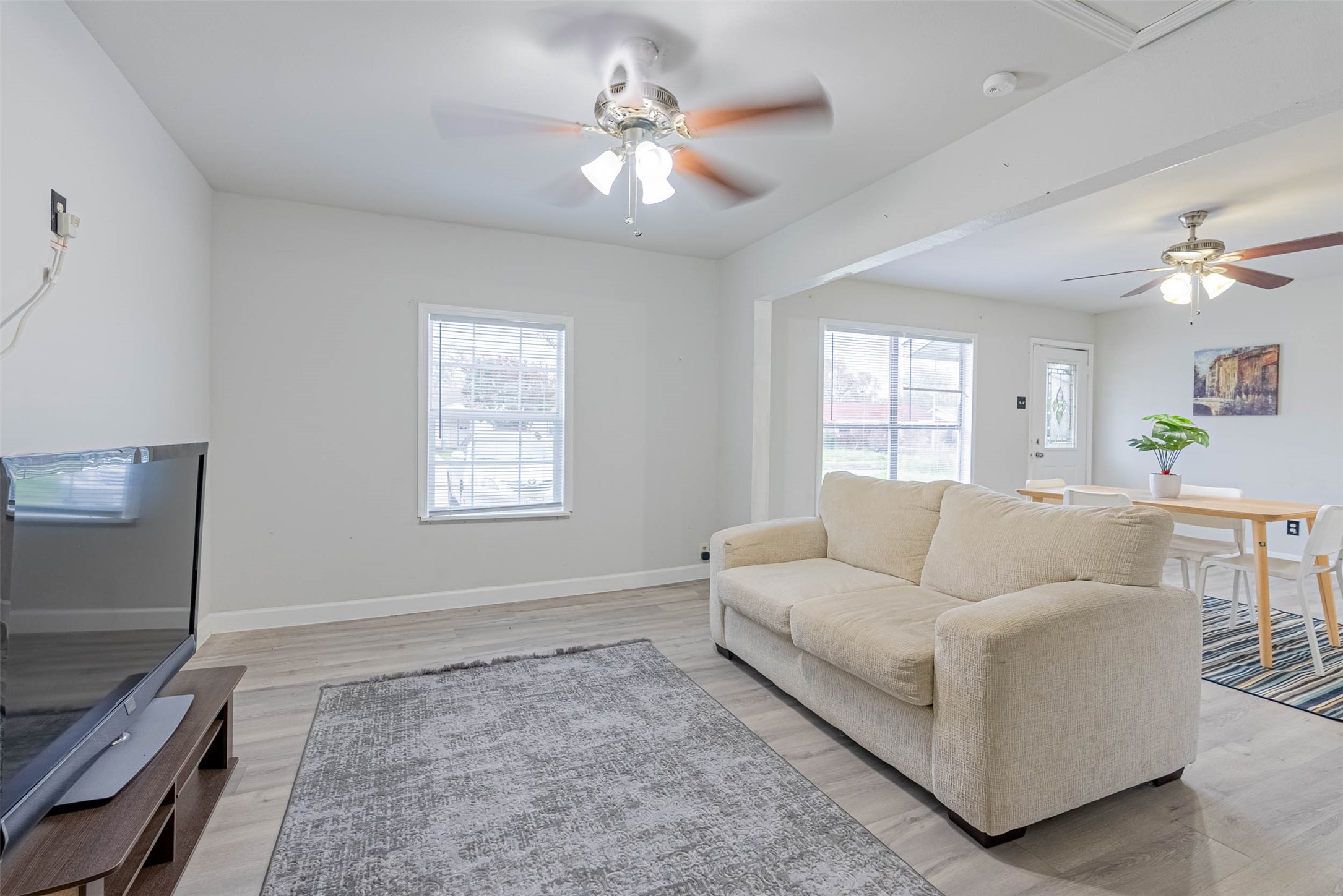 3910 Luca Street Houston, TX 77021 - Photo 8 of 29 a living room with furniture and a window