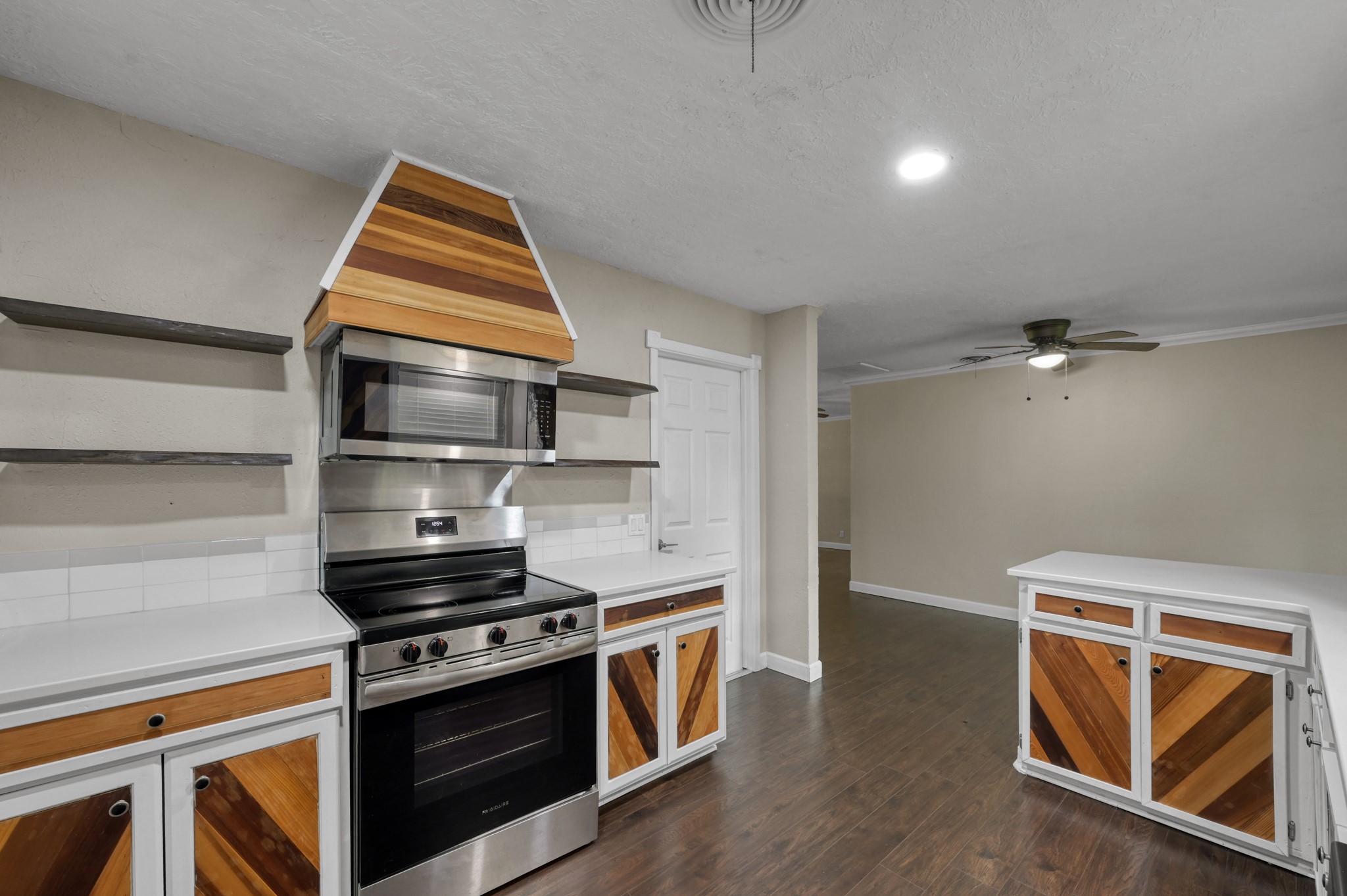 13544 Northshore Loop Conroe, TX 77304 - Photo 15 of 34