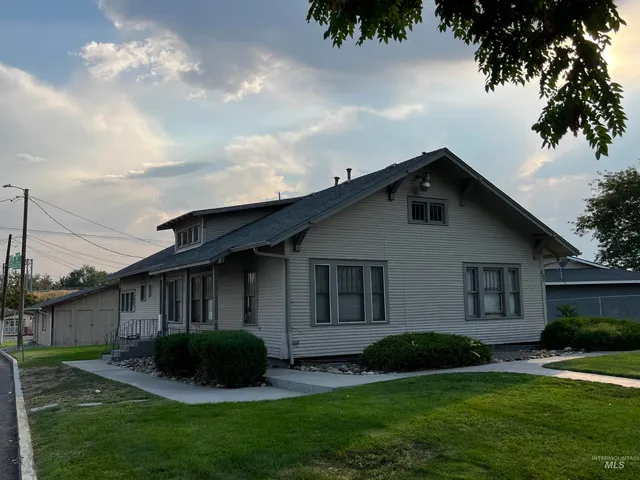 $895 | 151 Northwest 8th Street, Ontario, OR 97914