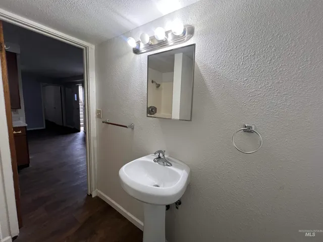 $895 | 151 Northwest 8th Street, Ontario, OR 97914