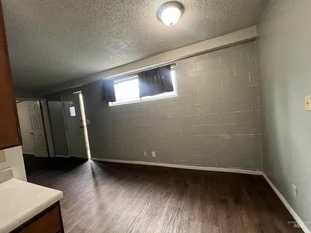 $895 | 151 Northwest 8th Street, Ontario, OR 97914