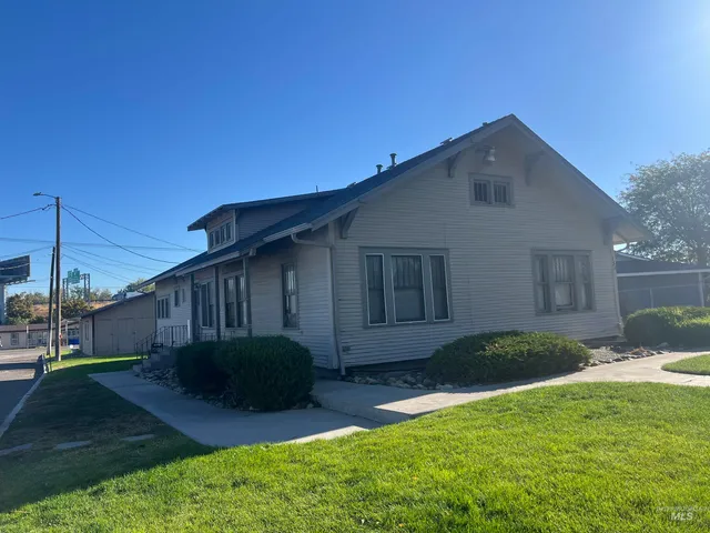 $895 | 151 Northwest 8th Street, Ontario, OR 97914