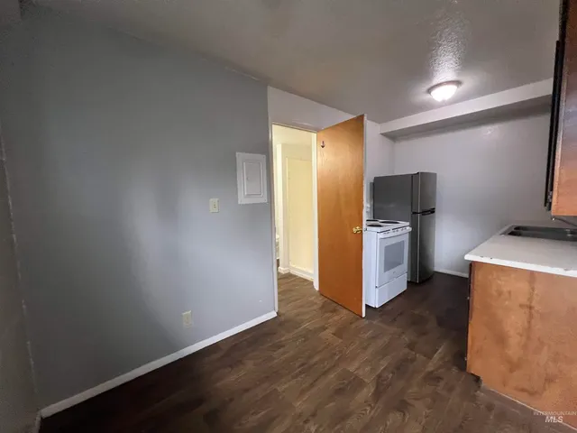 $895 | 151 Northwest 8th Street, Ontario, OR 97914