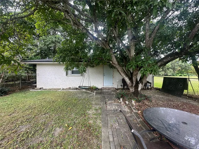 a house view with a backyard space
