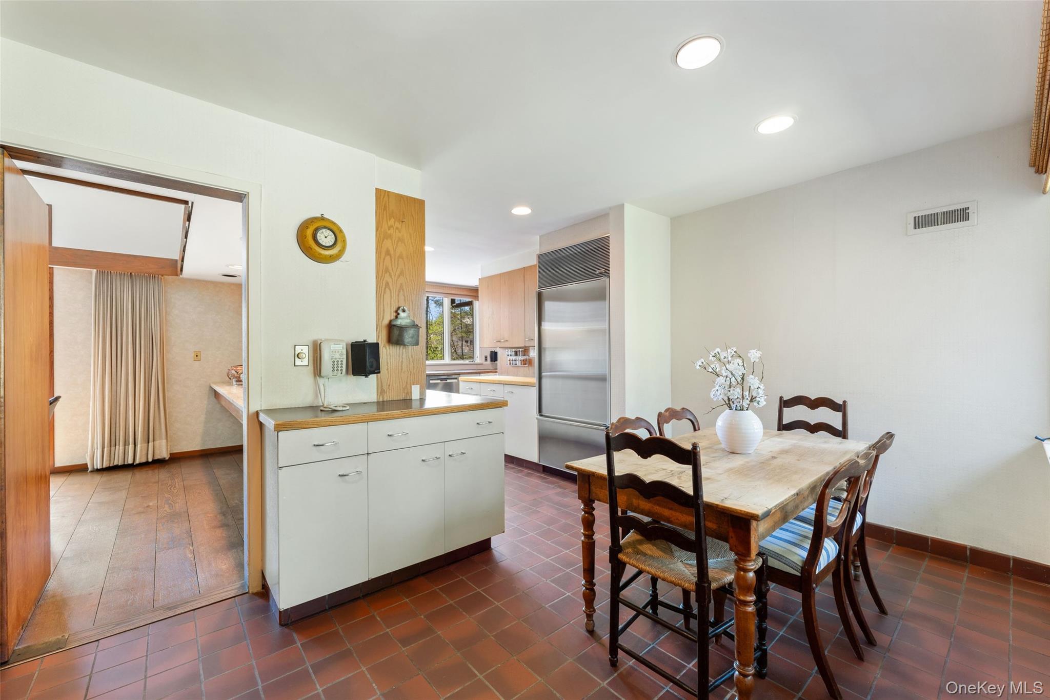 98 Cushman Road Scarsdale, NY 10583 - Photo 12 of 43 Breakfast area overlooking kitchen