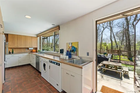 $3,295,000 | 98 Cushman Road, Scarsdale, NY 10583