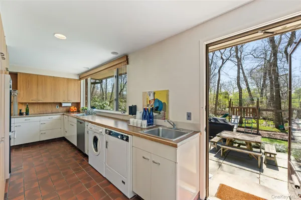 $3,295,000 | 98 Cushman Road, Scarsdale, NY 10583