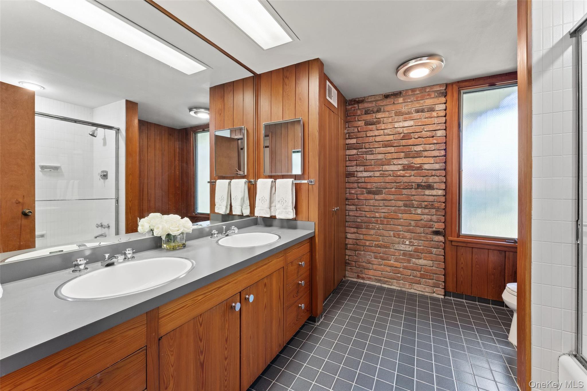 98 Cushman Road Scarsdale, NY 10583 - Photo 21 of 43 Primary Bathroom