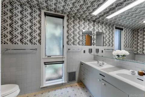 $3,295,000 | 98 Cushman Road, Scarsdale, NY 10583